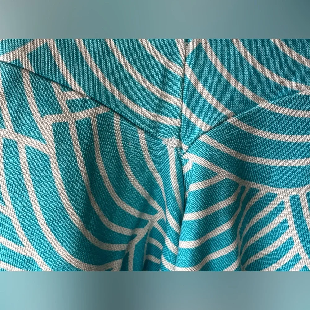 Diane Von Furstenberg Silk Jersey Turquoise skirt, size 8